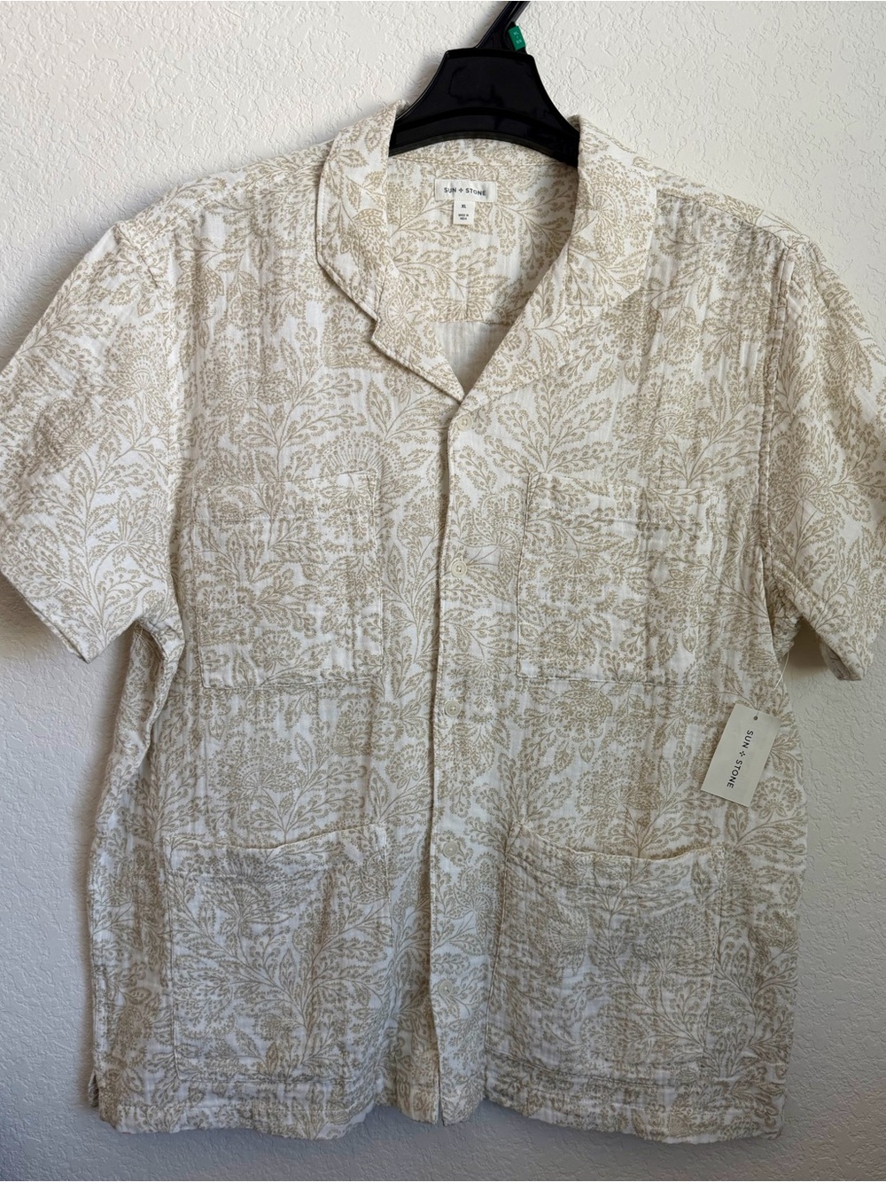 Sun + Stone Beige Floral Short-Sleeve Button-Down Shirt